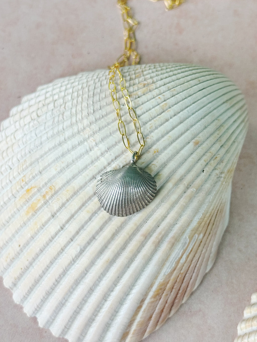 Cast Shell Pendant Necklace - Bronze/Goldfill